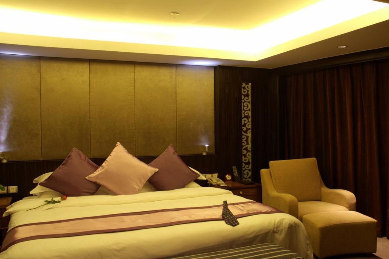 Green Land Hotel Kunming Exterior photo