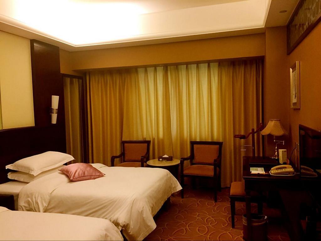 Green Land Hotel Kunming Exterior photo